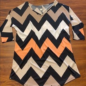 🎉EVERYTHING MUST GO!!!!🎉Long chevron print top